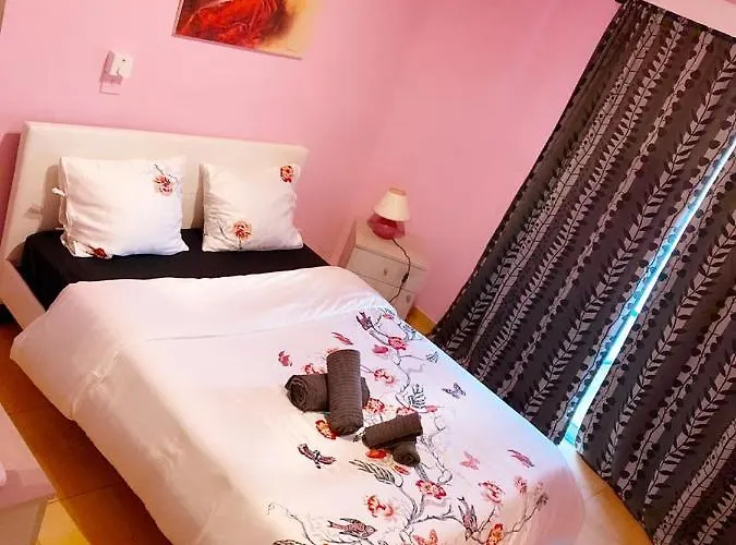 Front * 라르나카