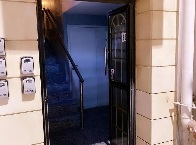 Front * ラルナカ