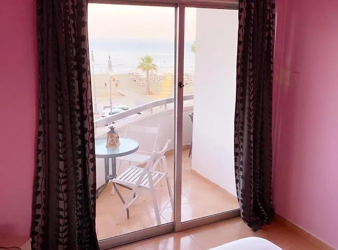 Front * ラルナカ