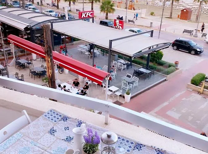 Front * ラルナカ